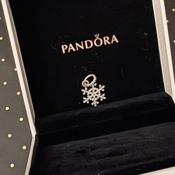 Pandora Winter Kiss • Silver Snowflake Charm - Picture 5 of 11